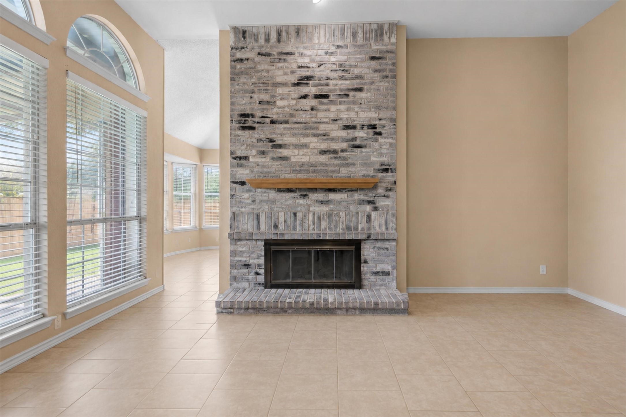 1128 Kensington Drive