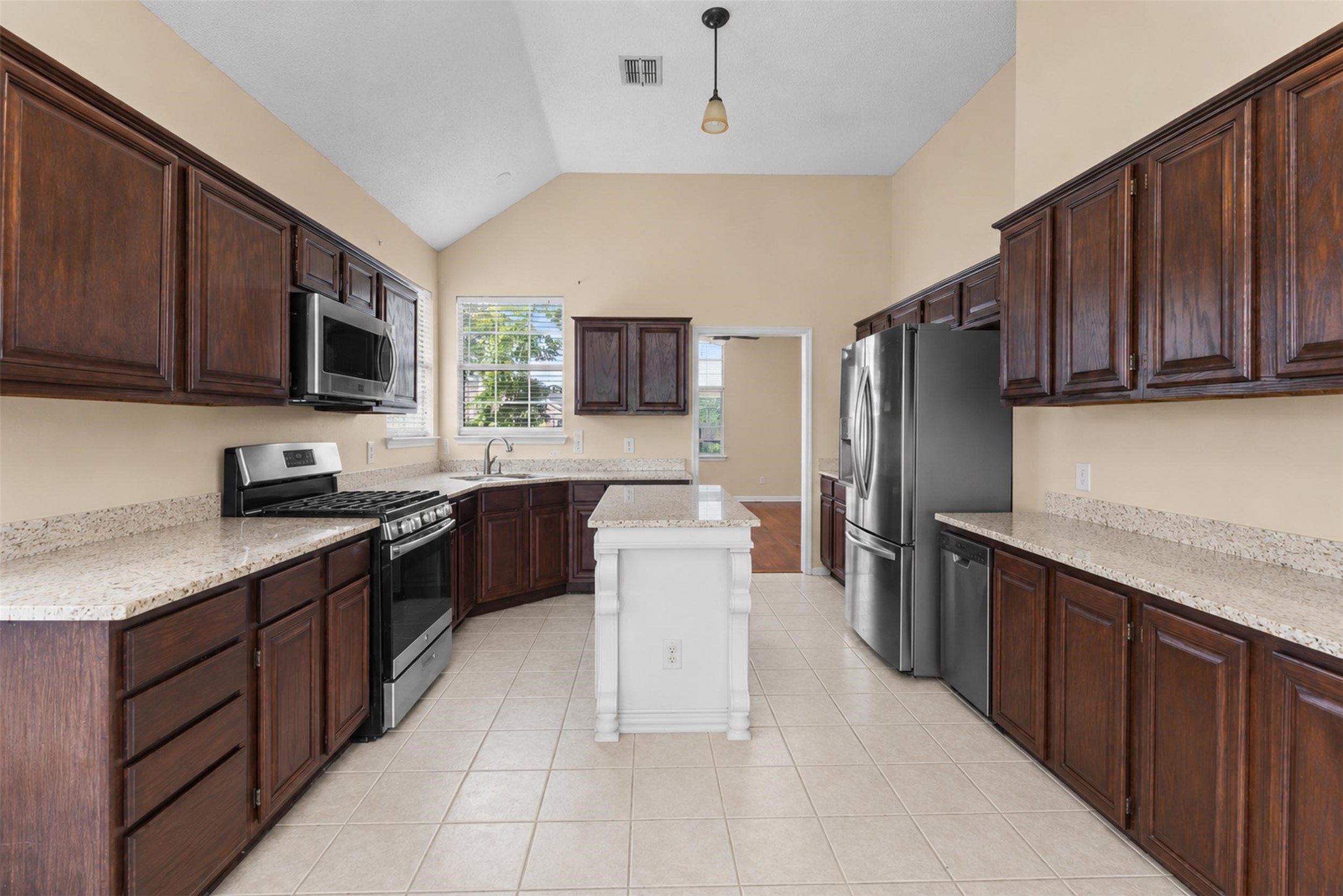 1128 Kensington Drive