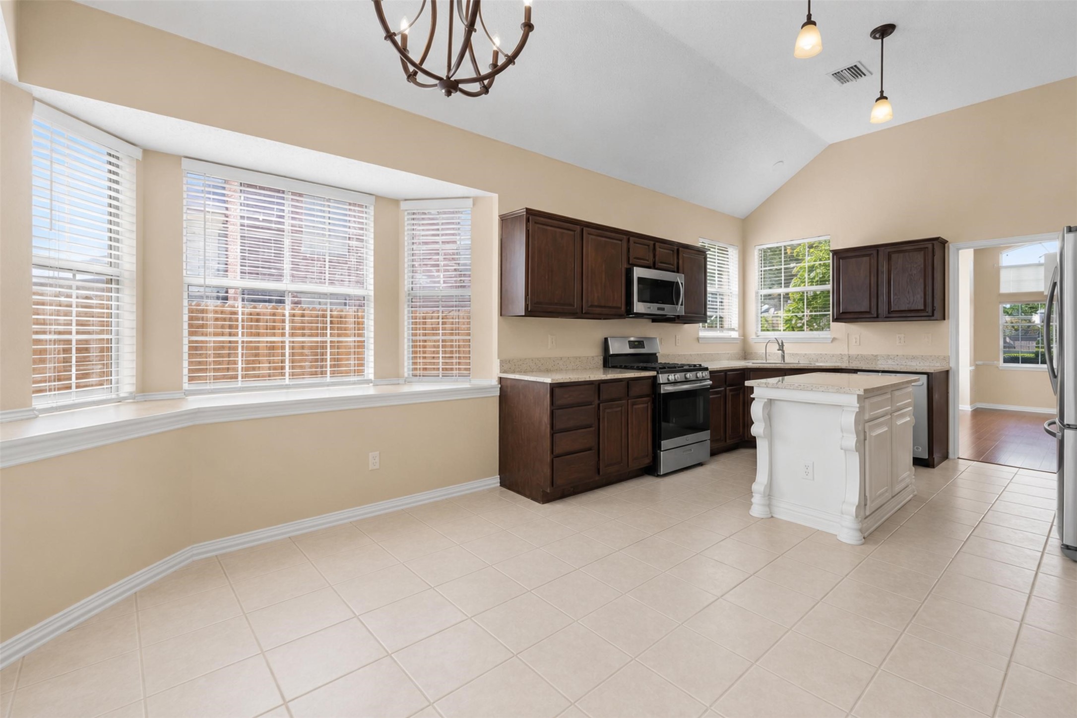 1128 Kensington Drive