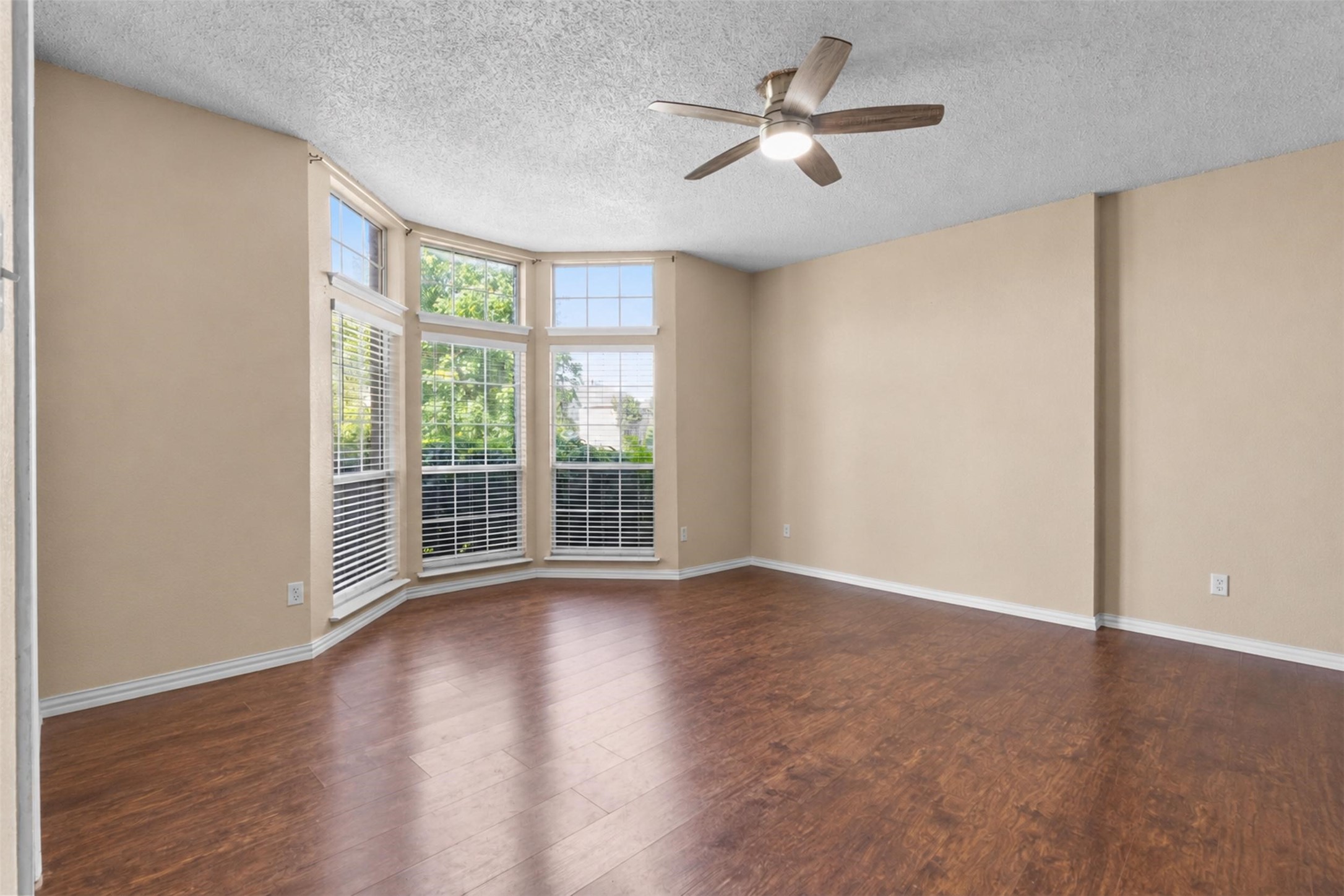1128 Kensington Drive