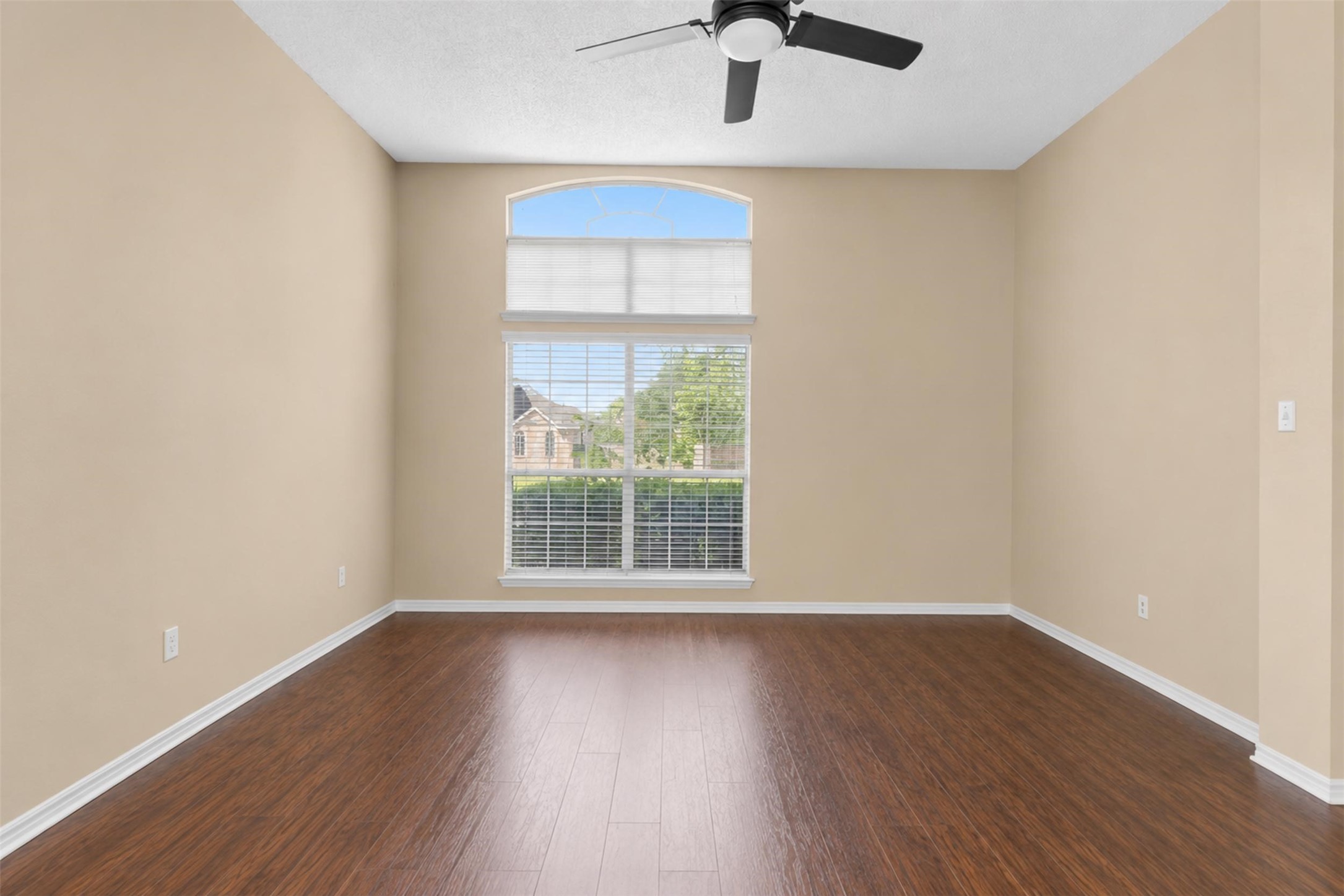 1128 Kensington Drive