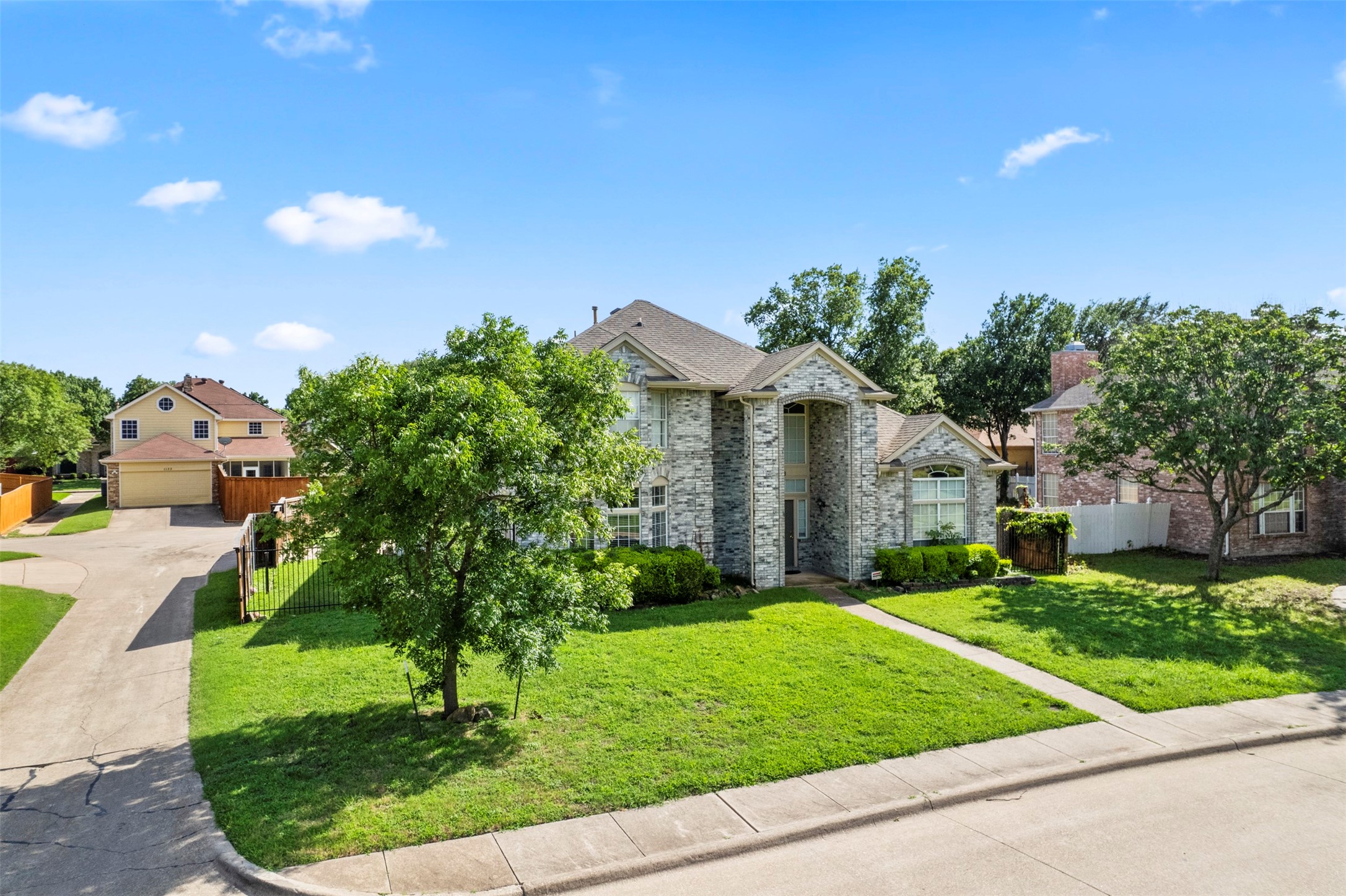 1128 Kensington Drive