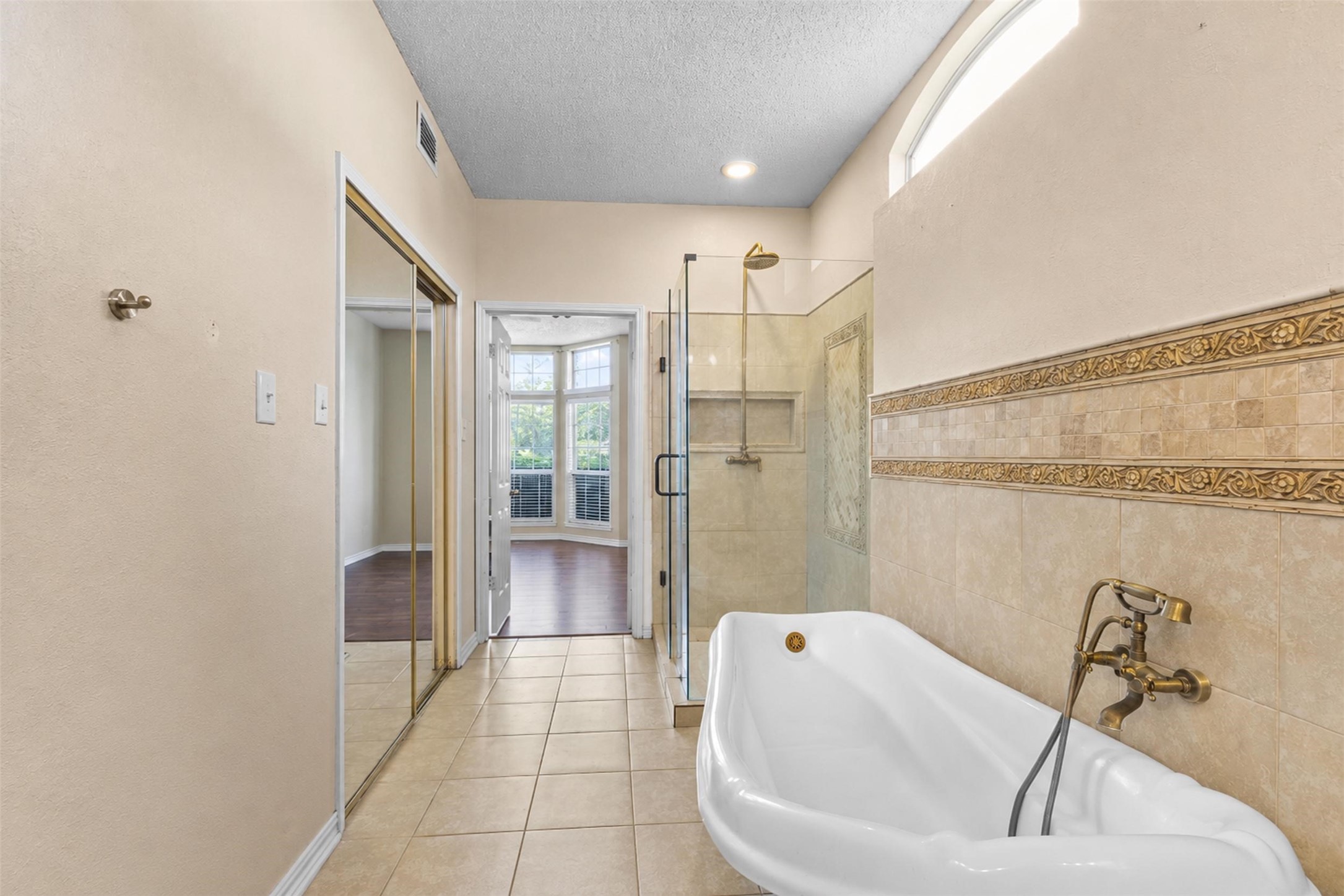 1128 Kensington Drive
