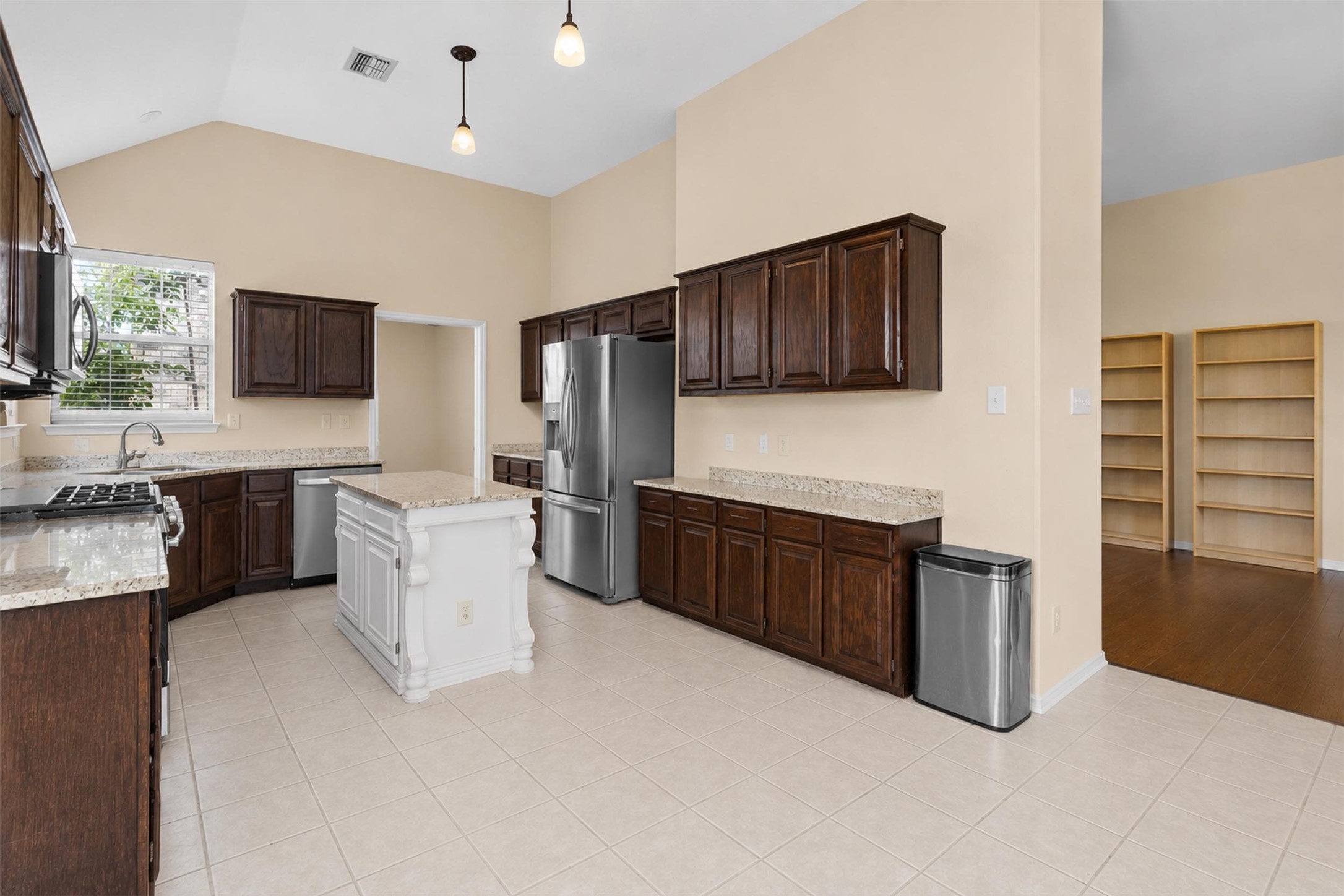 1128 Kensington Drive