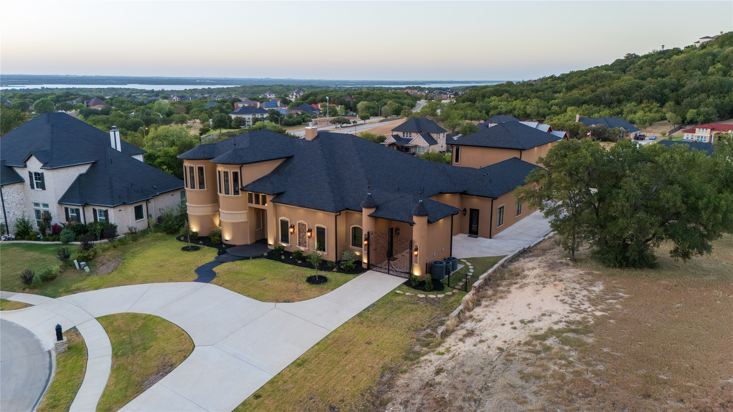 2621 Whispering Oaks Cove