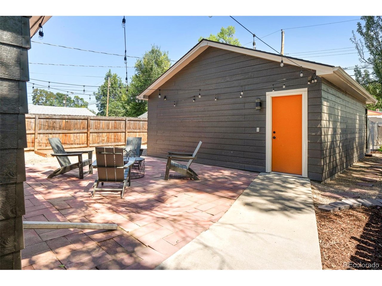 818 Baker St