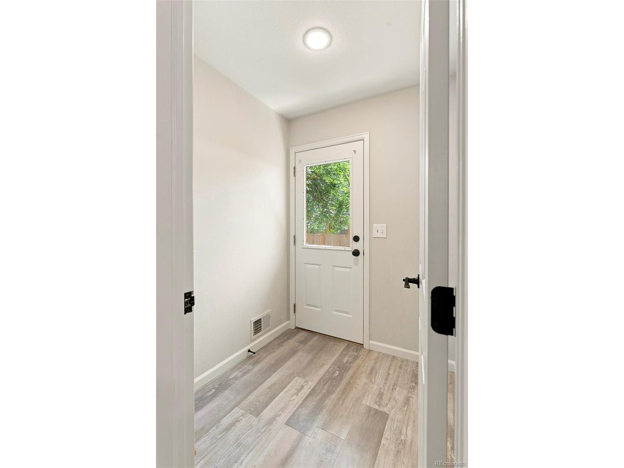 818 Baker St