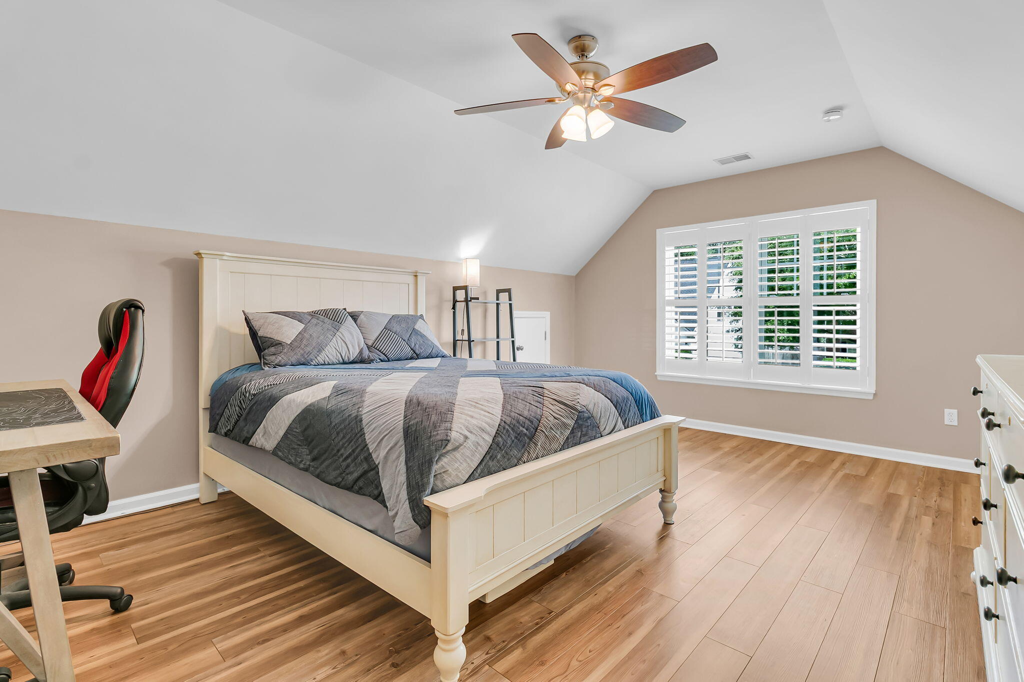 121 Thousand Oaks Court