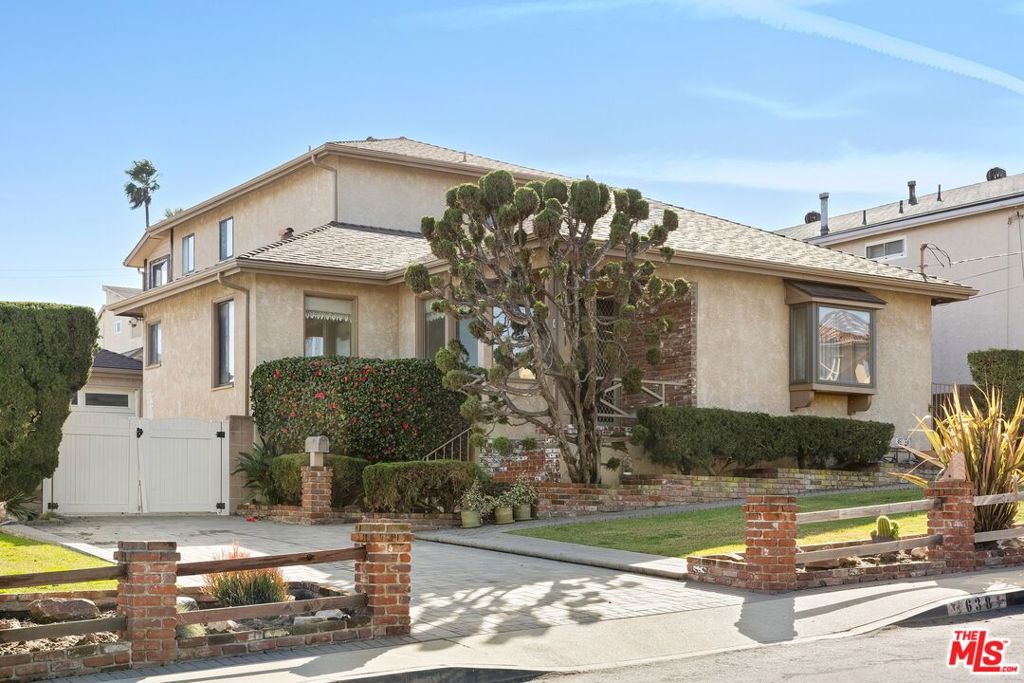 638 W Acacia Avenue