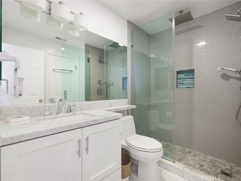 400 Richmond Street Unit: 2