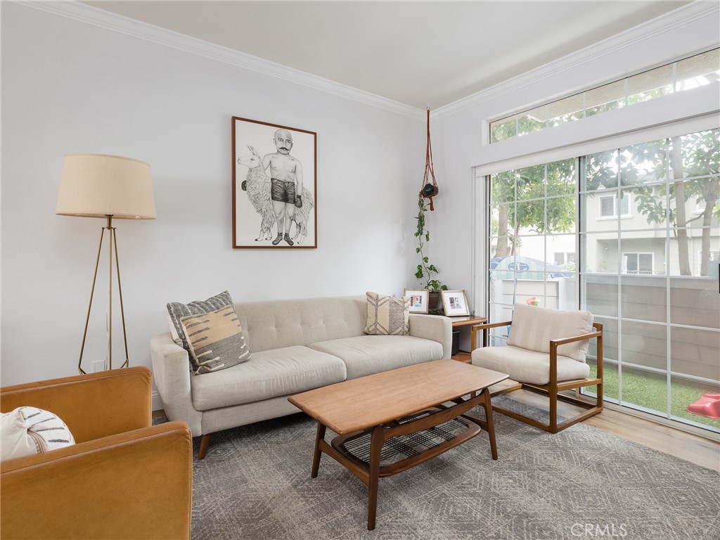 400 Richmond Street Unit: 2