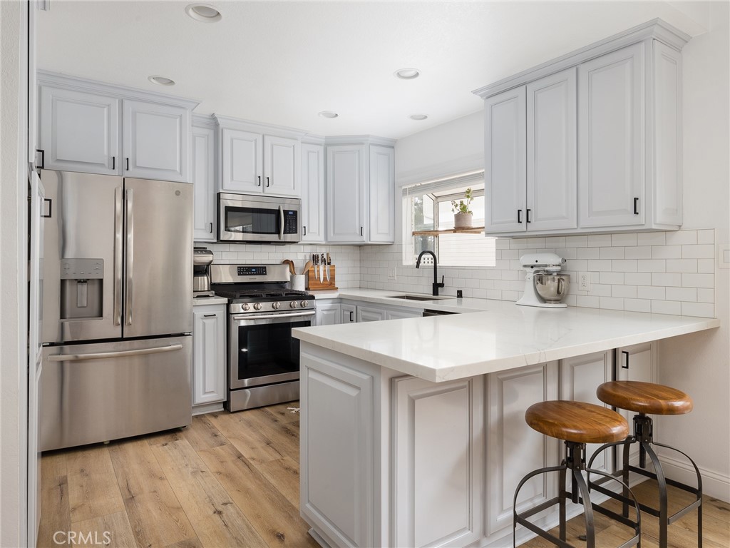 400 Richmond Street Unit: 2