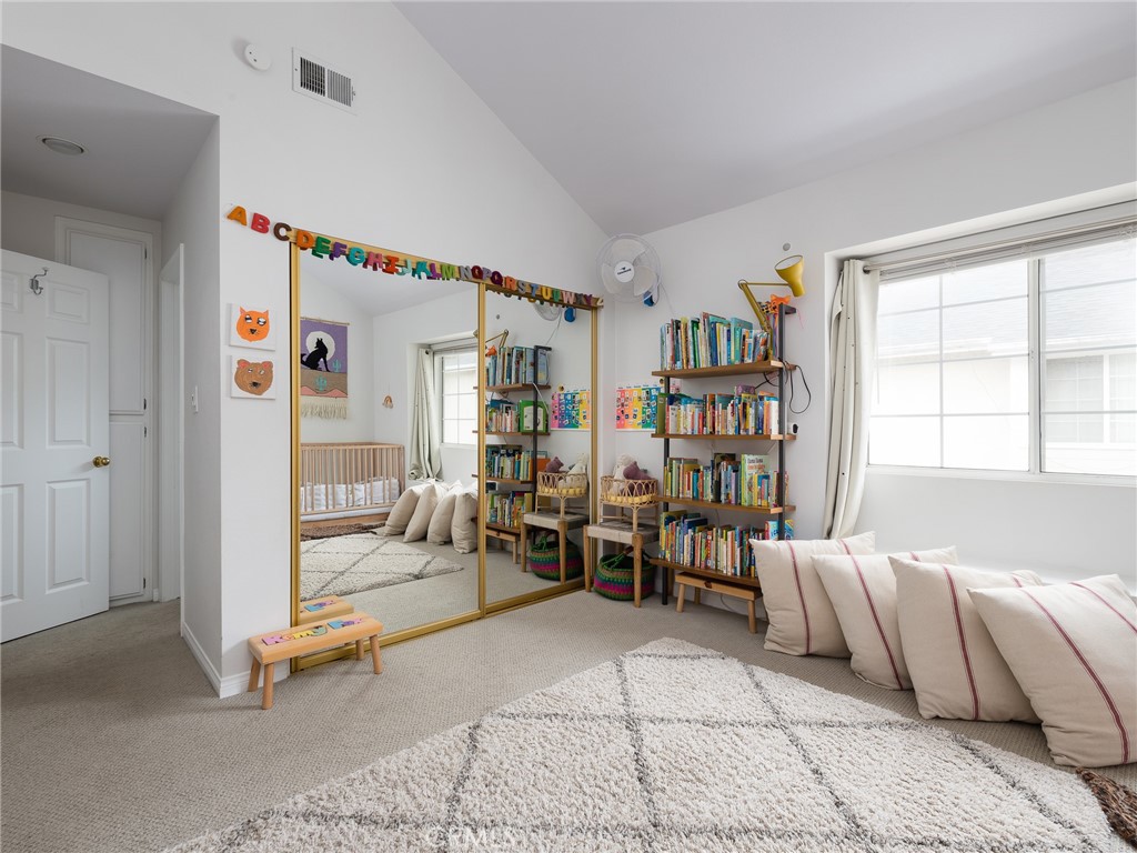 400 Richmond Street Unit: 2