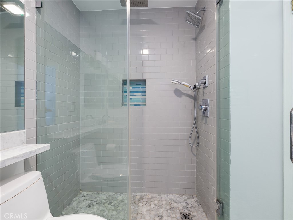 400 Richmond Street Unit: 2
