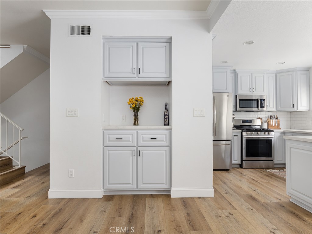 400 Richmond Street Unit: 2