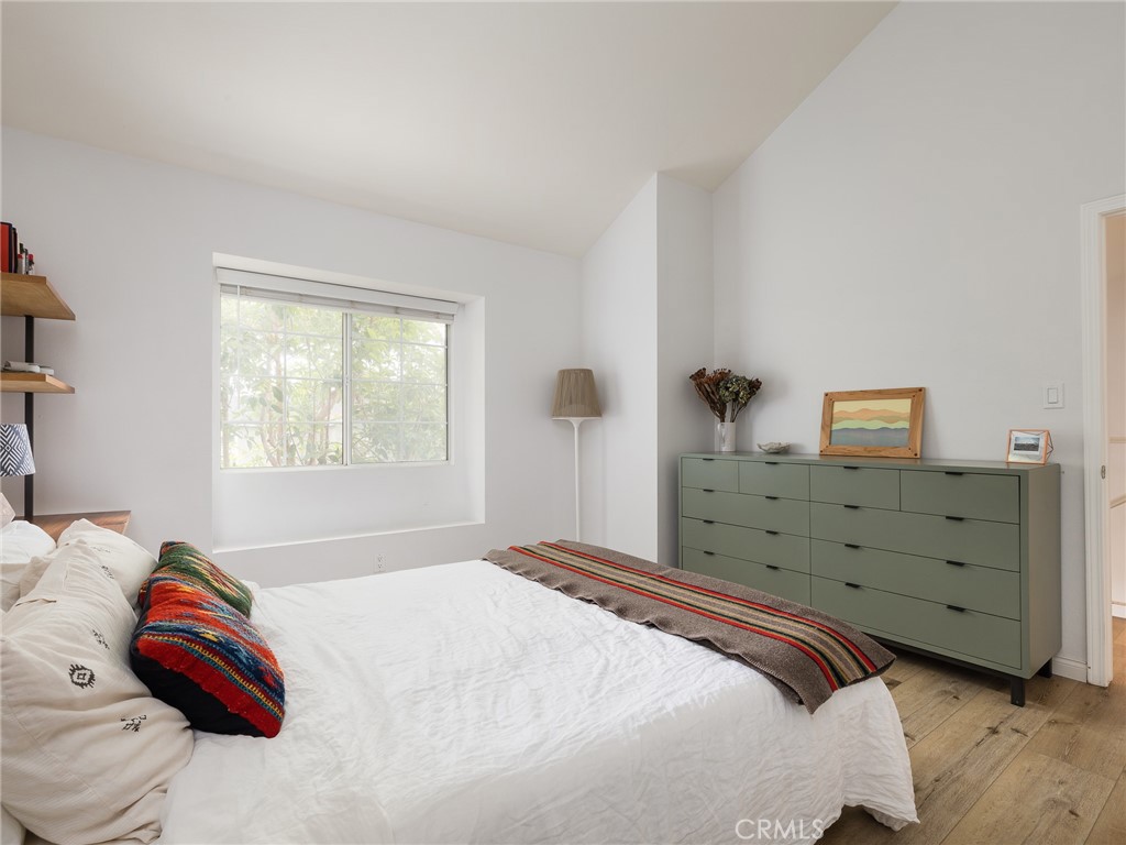 400 Richmond Street Unit: 2