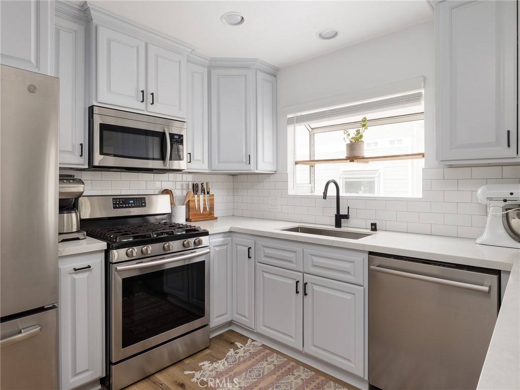400 Richmond Street Unit: 2