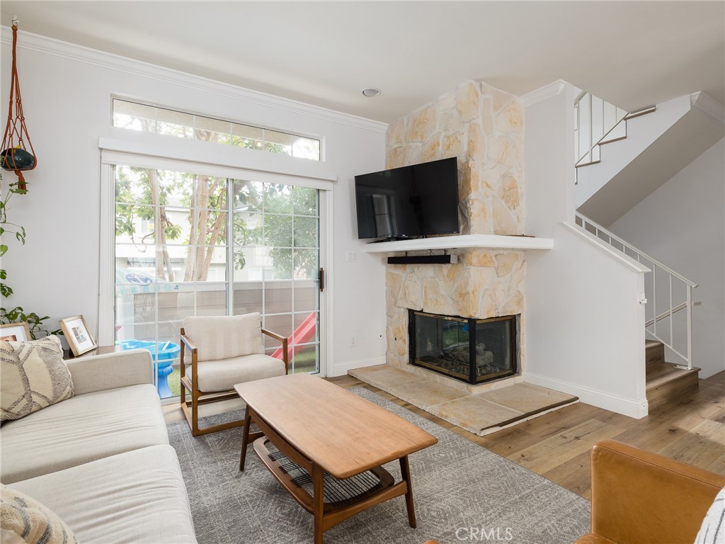 400 Richmond Street Unit: 2