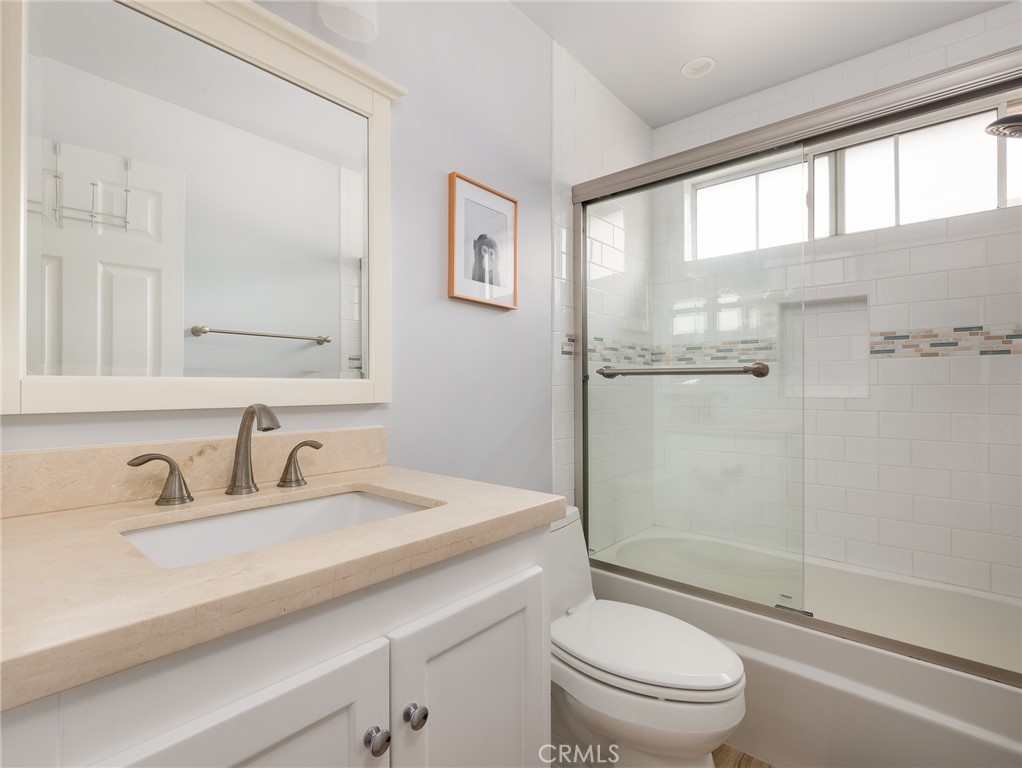 400 Richmond Street Unit: 2