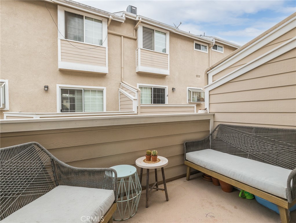 400 Richmond Street Unit: 2