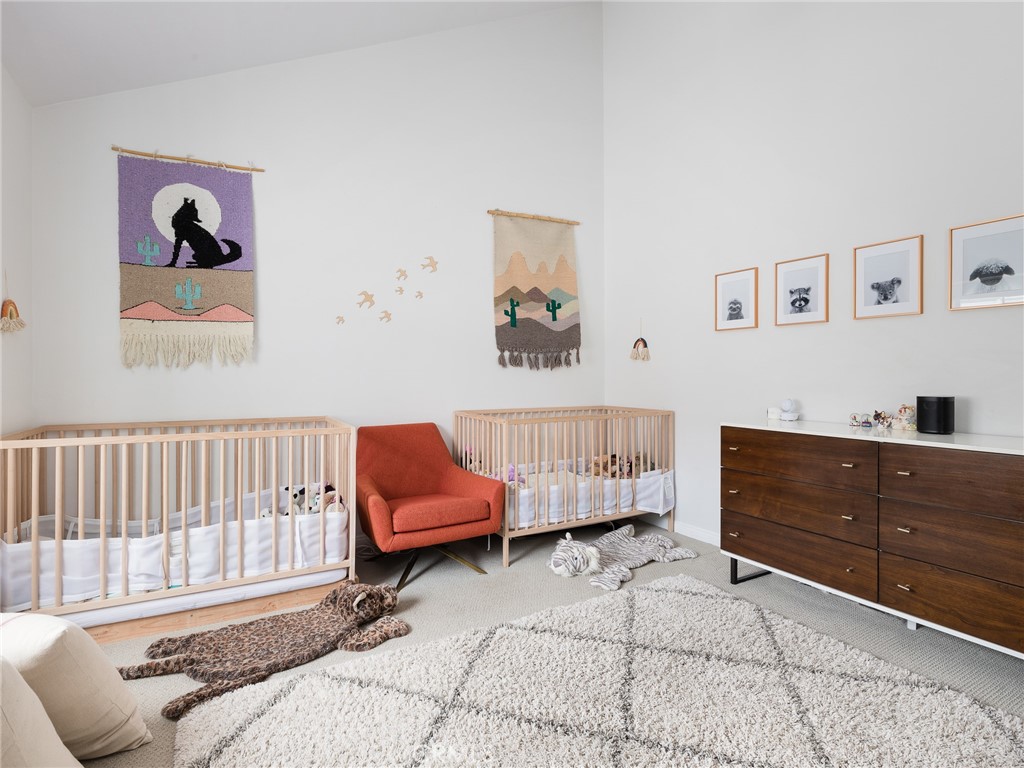 400 Richmond Street Unit: 2