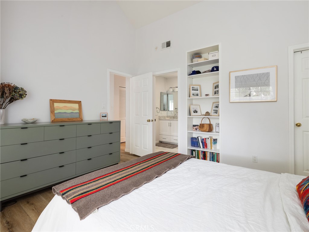 400 Richmond Street Unit: 2