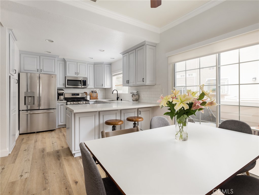 400 Richmond Street Unit: 2