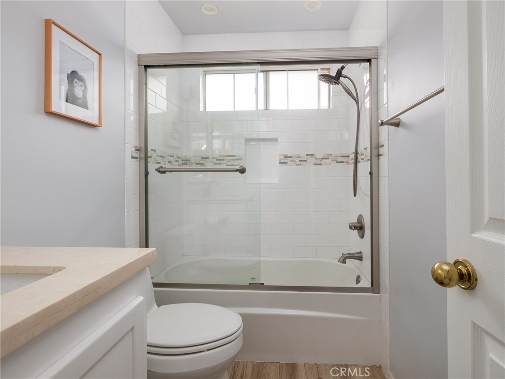 400 Richmond Street Unit: 2