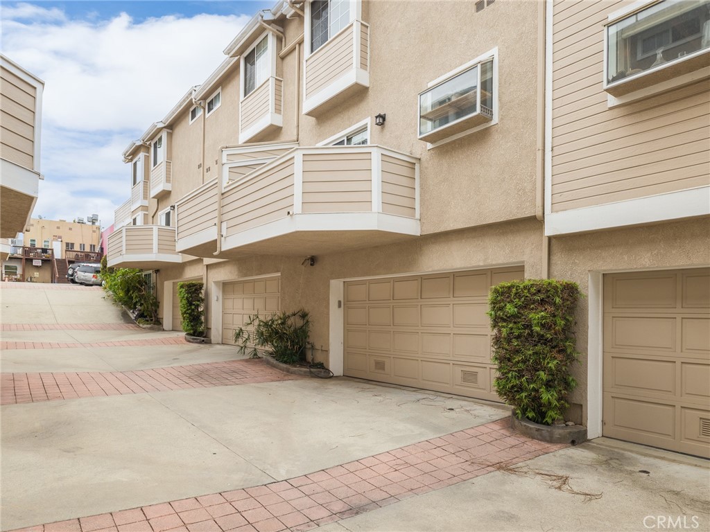 400 Richmond Street Unit: 2