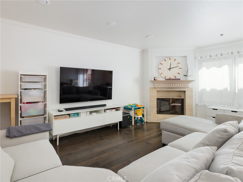 530 Sierra Place Unit: 5