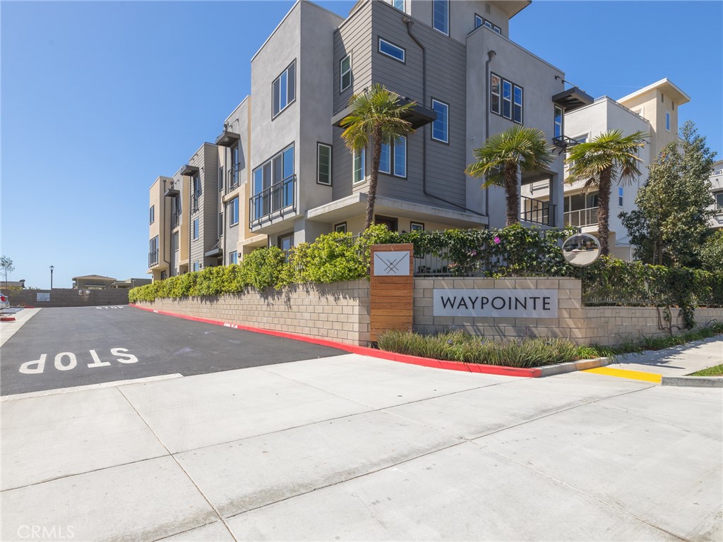 572 E Imperial Avenue