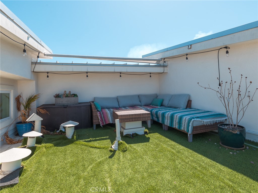 572 E Imperial Avenue