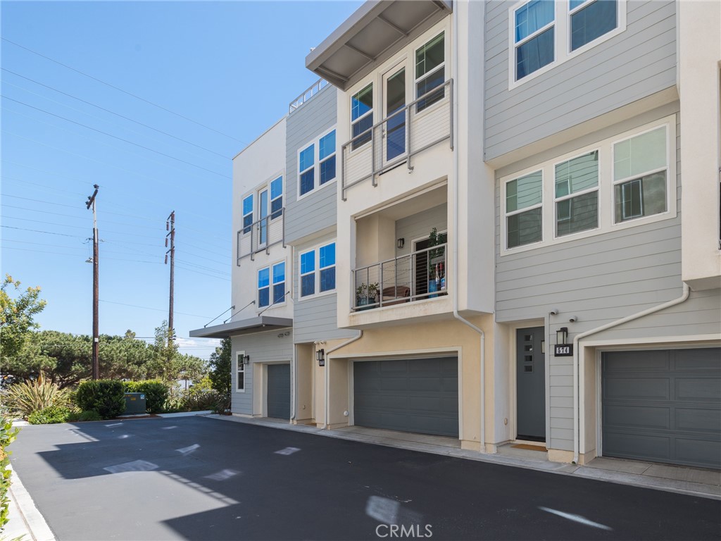 572 E Imperial Avenue