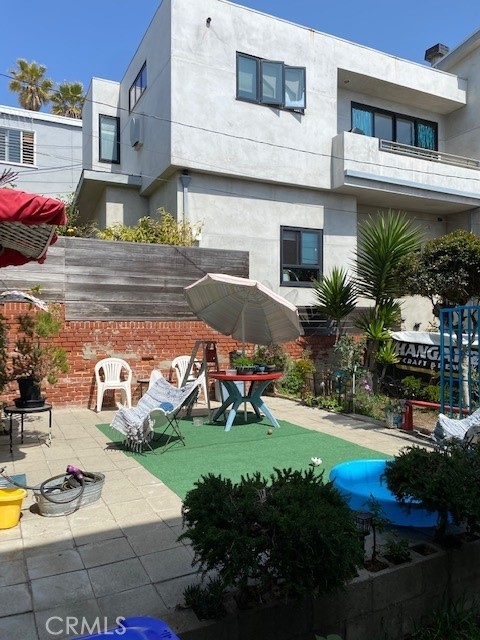 214 El Porto Street