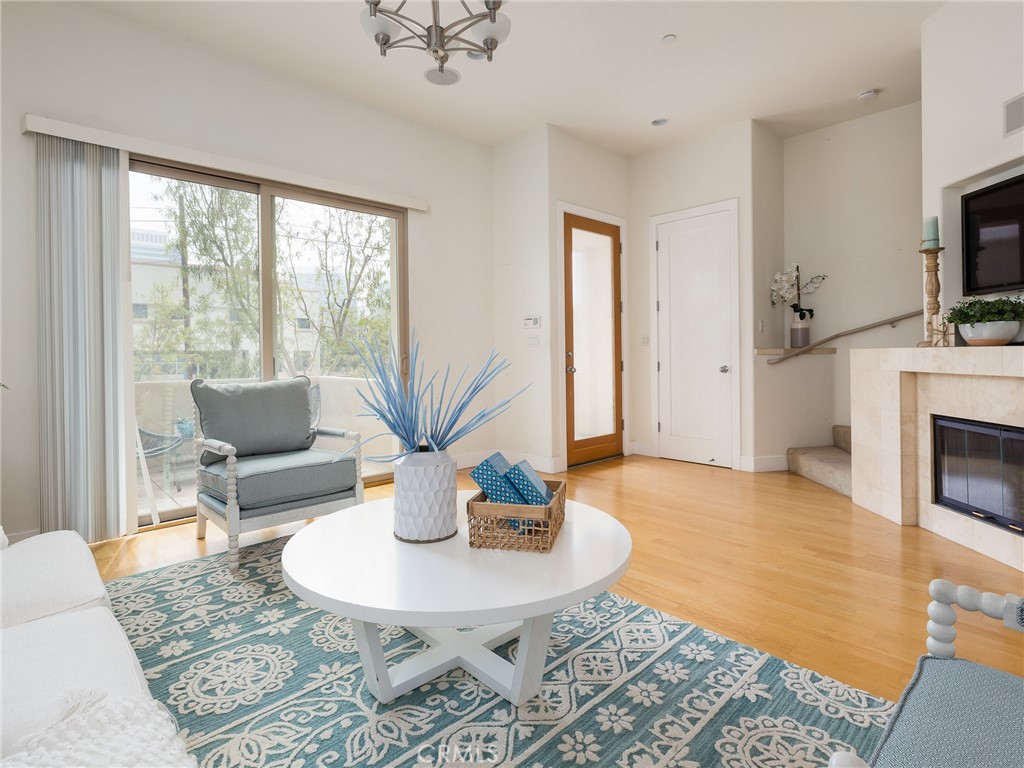 301 kansas Street Unit: C