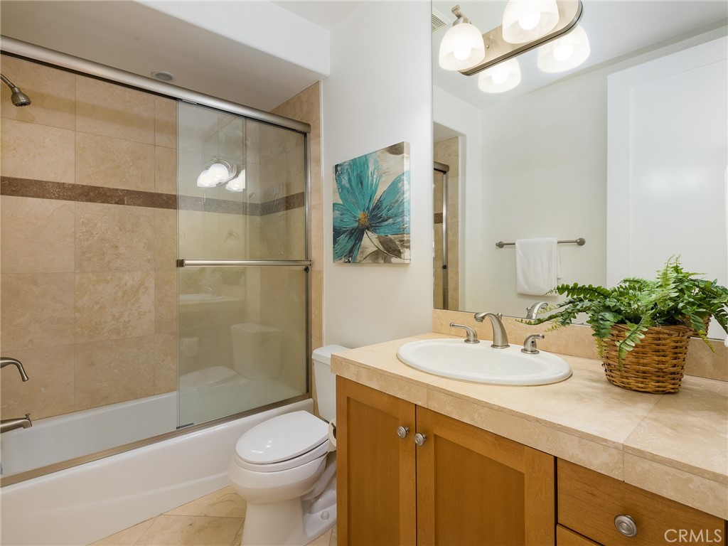 301 kansas Street Unit: C