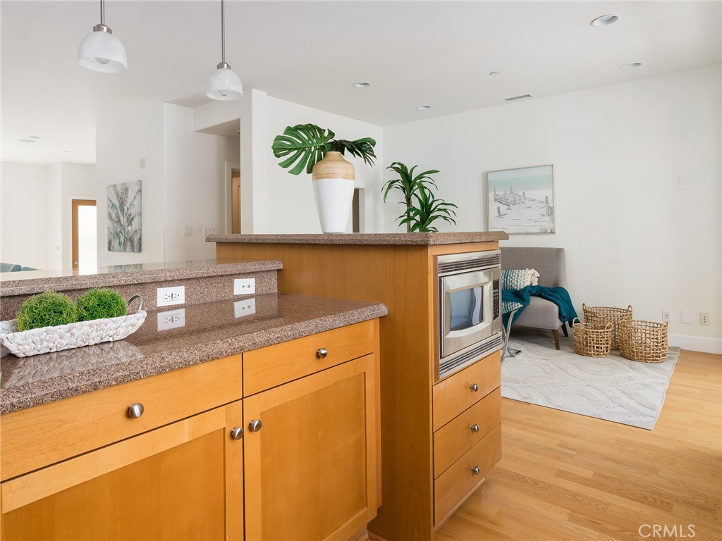 301 kansas Street Unit: C