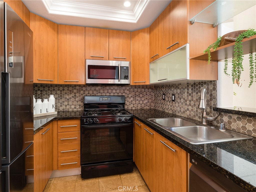 7120 LA TIJERA Boulevard Unit: D201