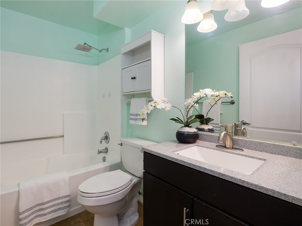 7120 LA TIJERA Boulevard Unit: D201