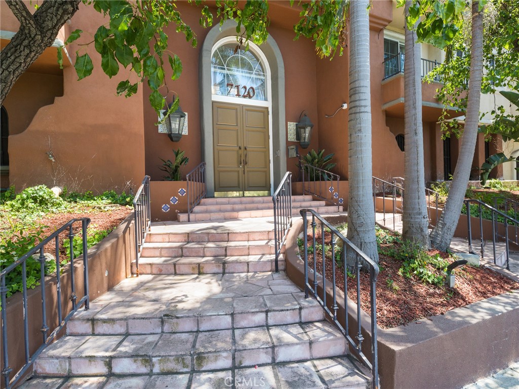 7120 LA TIJERA Boulevard Unit: D201