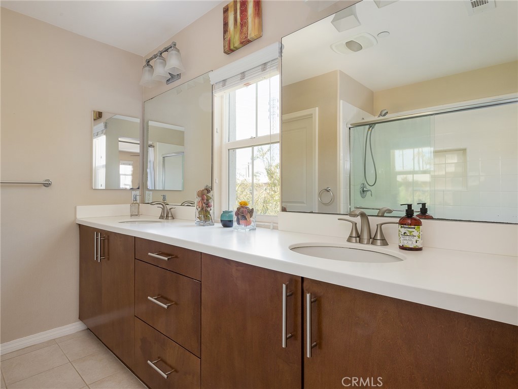 1700 E Mariposa Avenue Unit: 3
