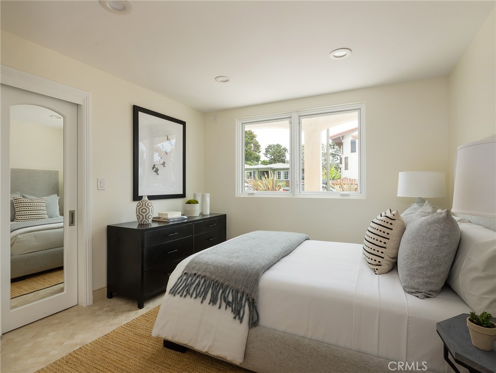 639 W Oak Avenue