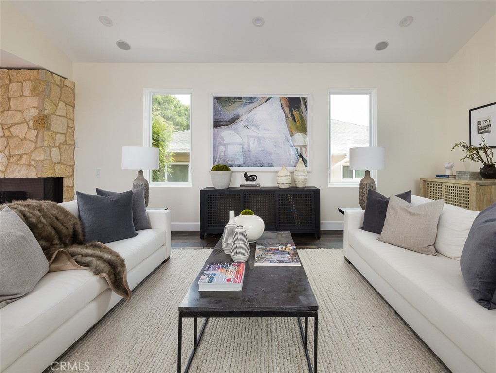 639 W Oak Avenue