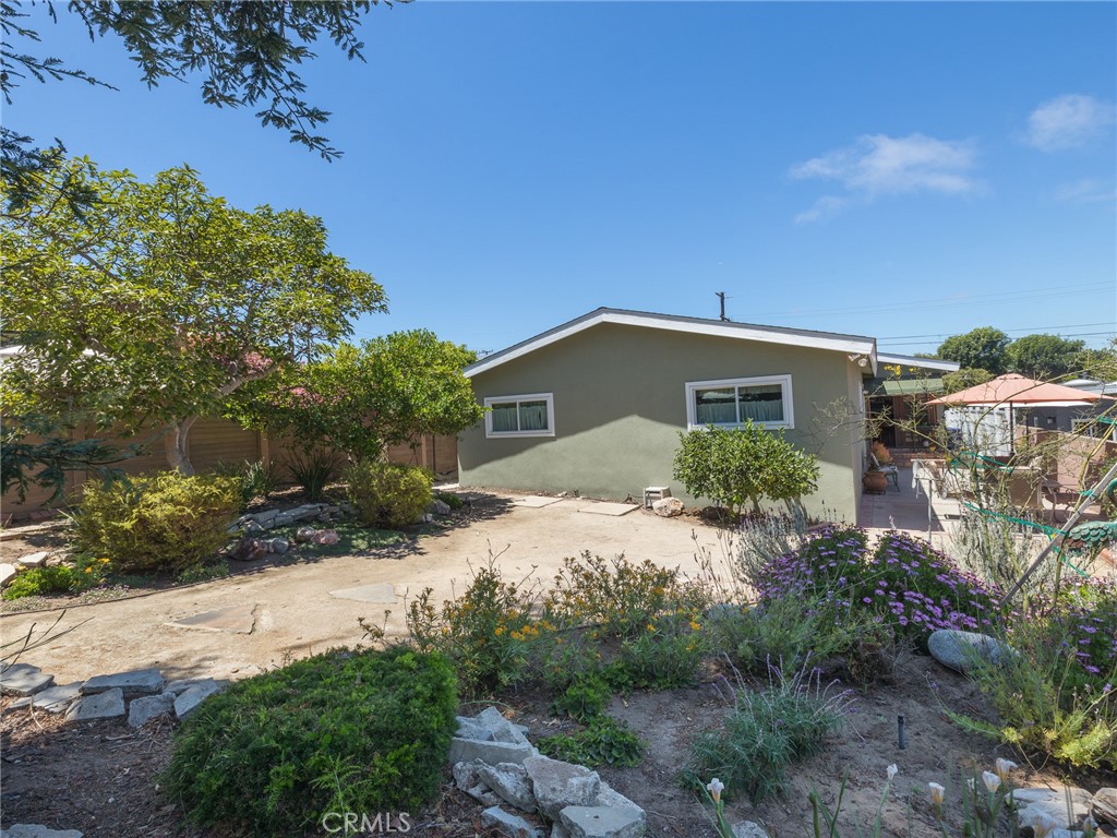 528 W Sycamore Avenue