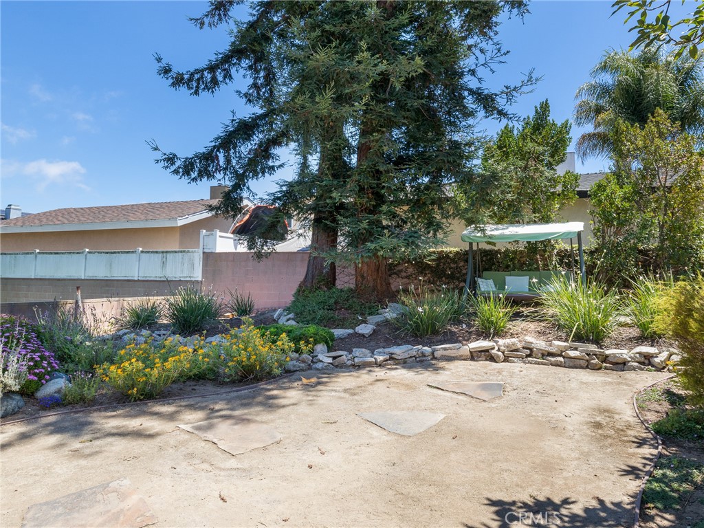 528 W Sycamore Avenue