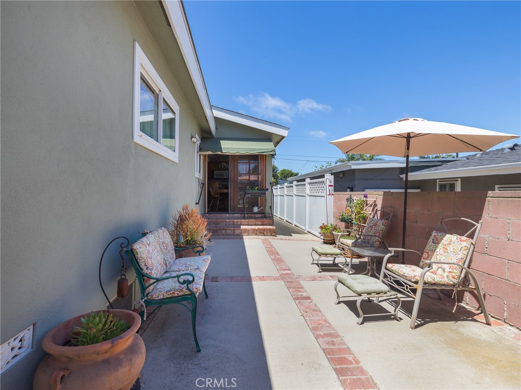 528 W Sycamore Avenue