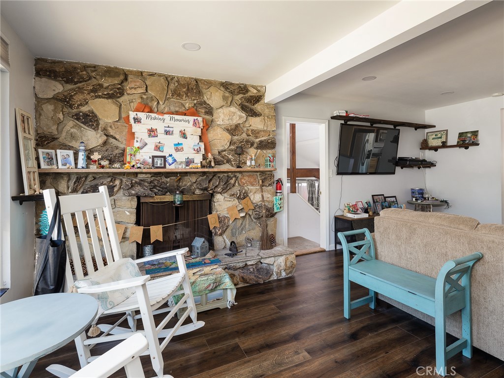423 W Maple Avenue