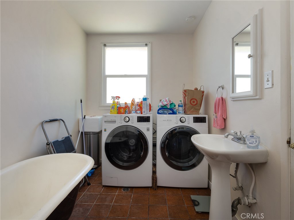 423 W Maple Avenue