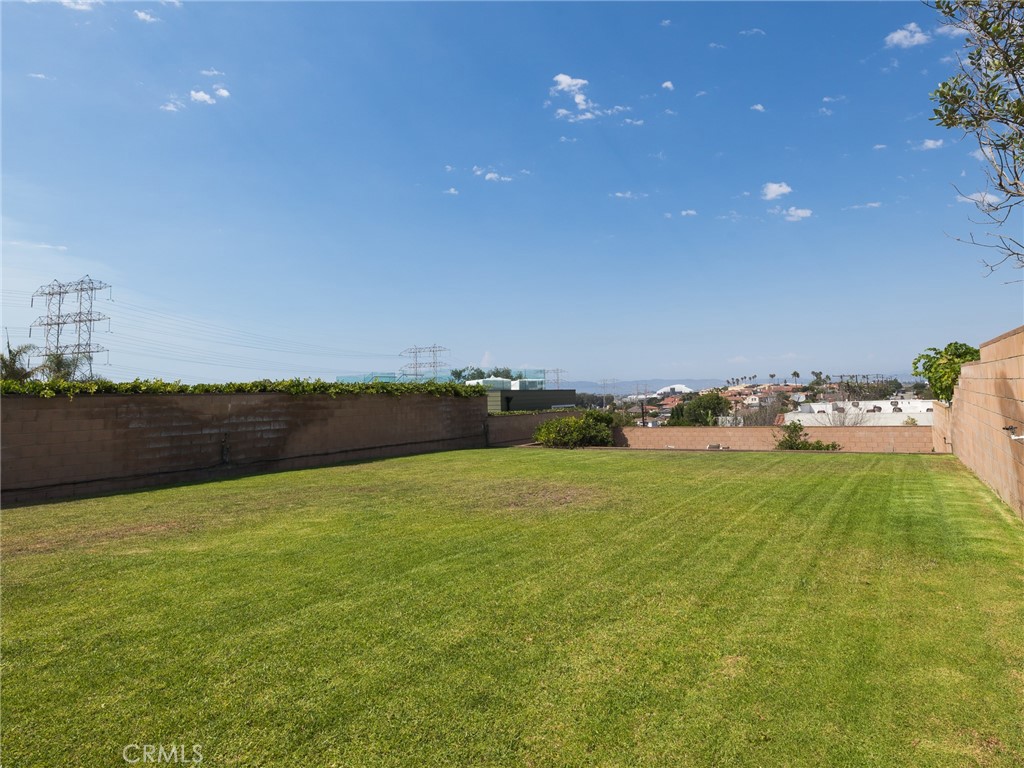 727 W Mariposa Avenue