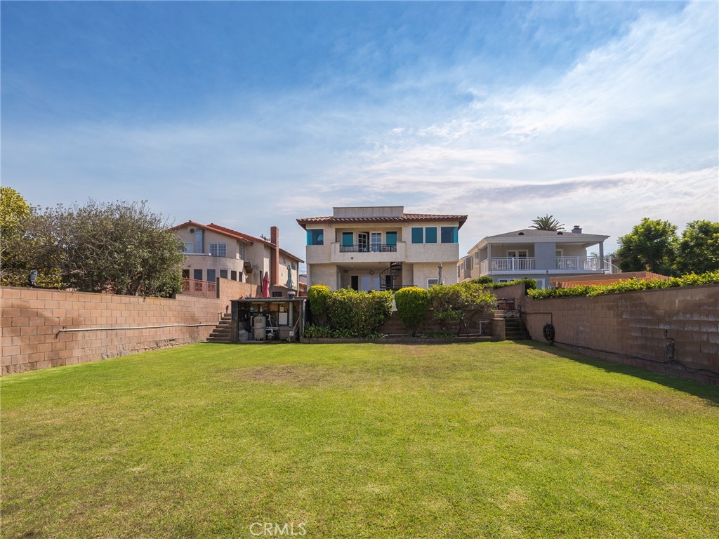 727 W Mariposa Avenue